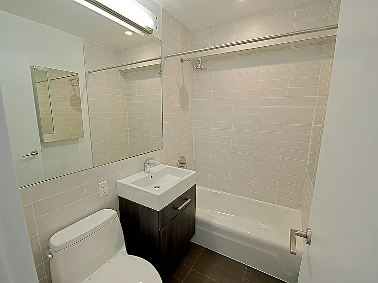 101 W 15th St #212 — Photo 8