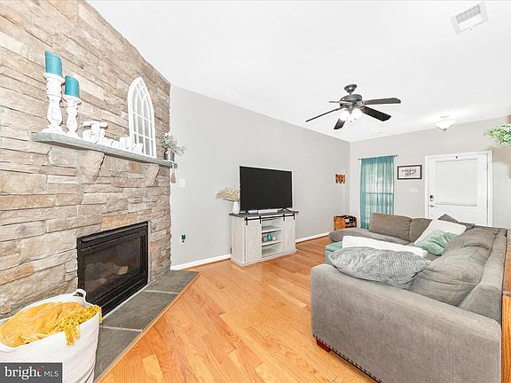2nd image of 16 Compound Cir