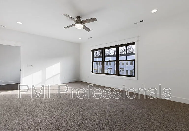 219 S Bilbro Ave — Photo 24