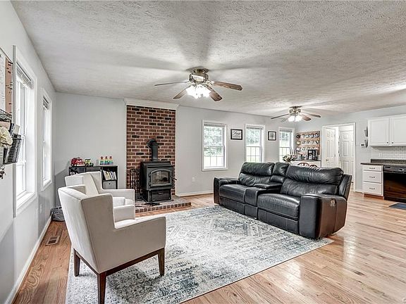 5th image of 1699 W Chapel Dr
