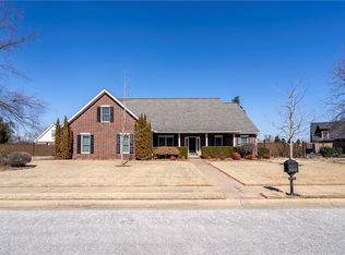 2715 W Centennial Dr, Rogers, AR 72758