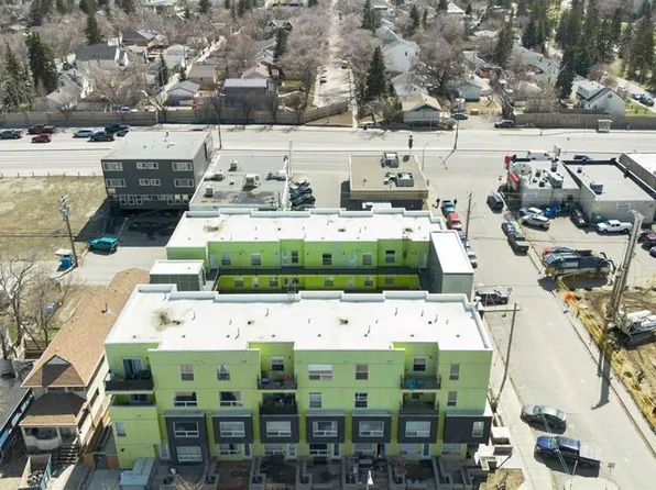 1740 N 9th St NW #104, Calgary, AB T2M 4Z5