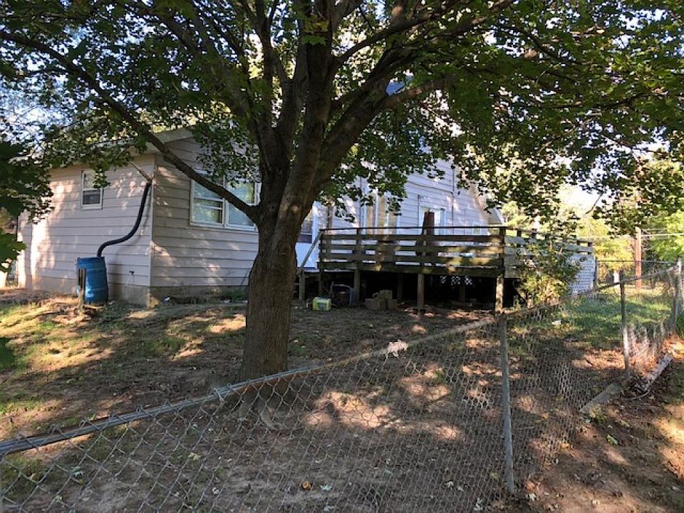 2nd image of 2611 S Taylor Rd