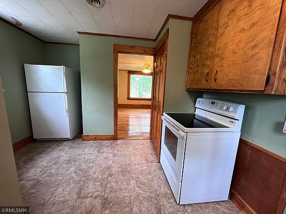 2nd image of 418 Forest Ave E