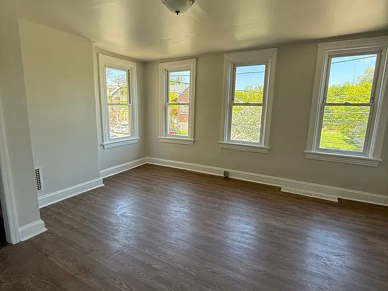 319 Rutherford Ave — Photo 23