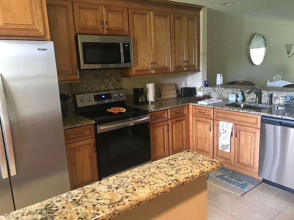 Spacious kitchen with all new appliances