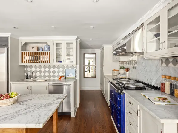 222 East 11th Street image 9 of 30