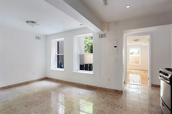 Rented by RES New York | media 18