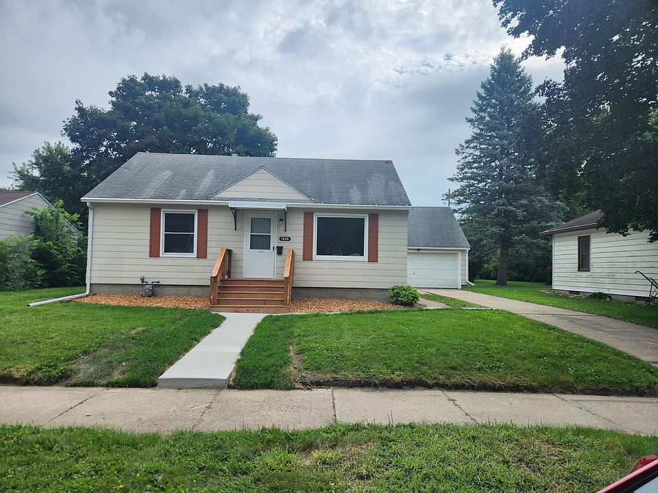 1st image of 1806 2nd St NE