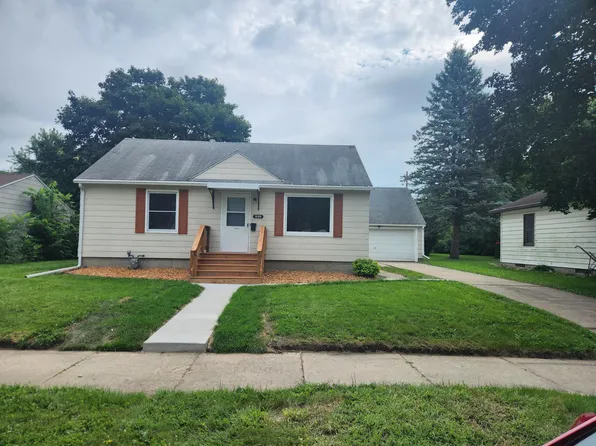 1806 2nd St NE, Austin, MN 55912