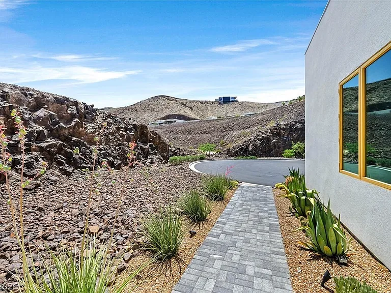 692 Scenic Cliff Dr — Photo 49