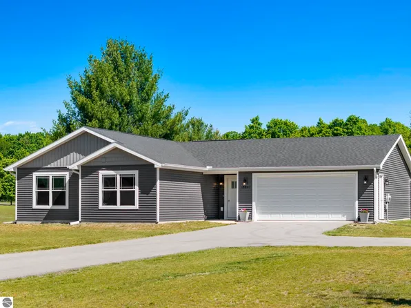 18880 Lance Ln, Interlochen, MI 49643