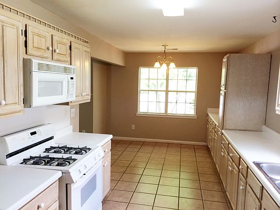 Eat in space in kitchen