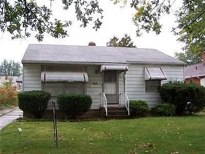 13914 Leroy Ave photo 1