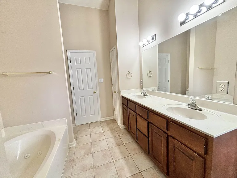 9879 Averbury Dr — Photo 6