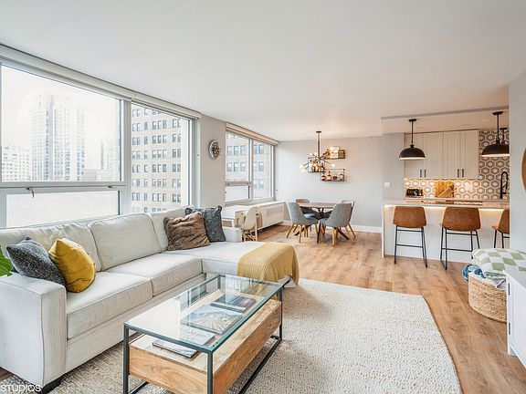 4th image of 88 W Schiller St APT 801