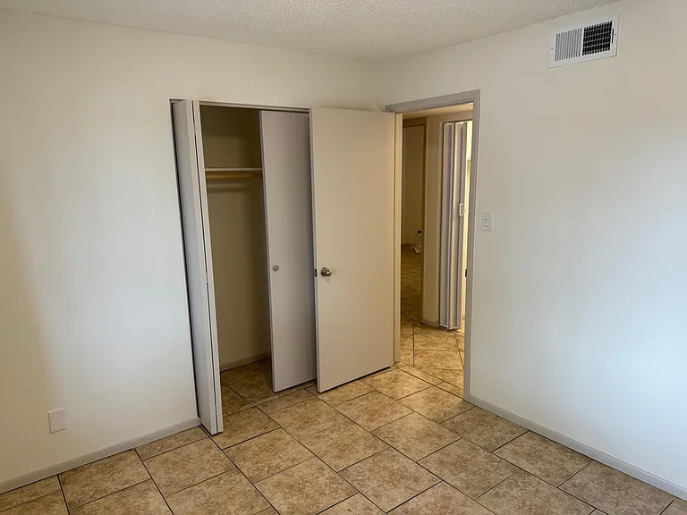 1214 W Manhatton Dr — Photo 18