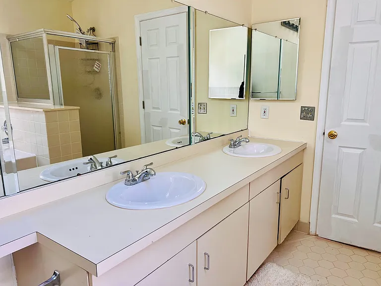 Coral Ct — Photo 26