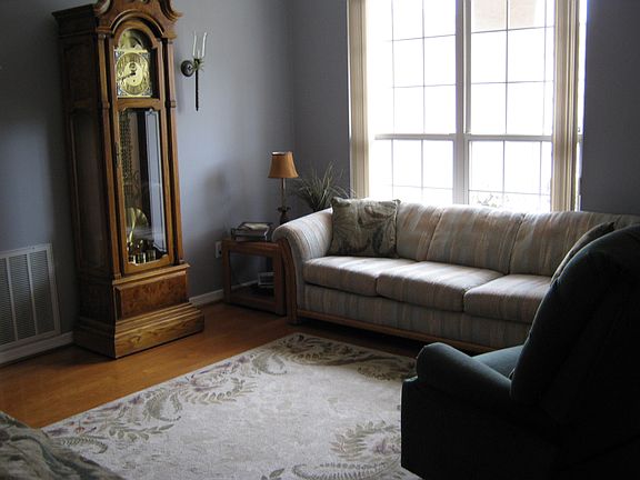 Sittin/formal dining