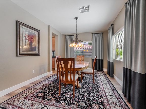5th image of 940 Tudela Ct