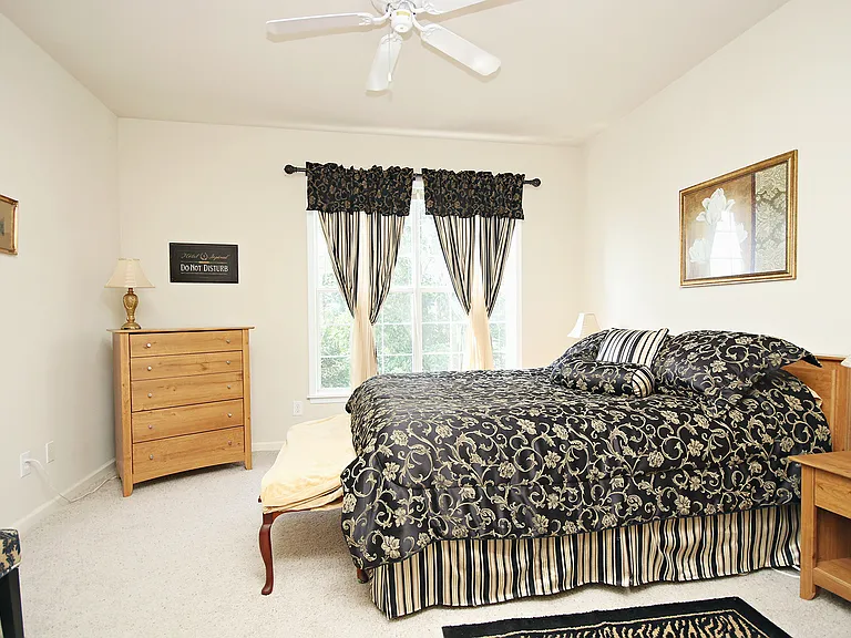 300 Riverbend Dr #4B — Photo 11