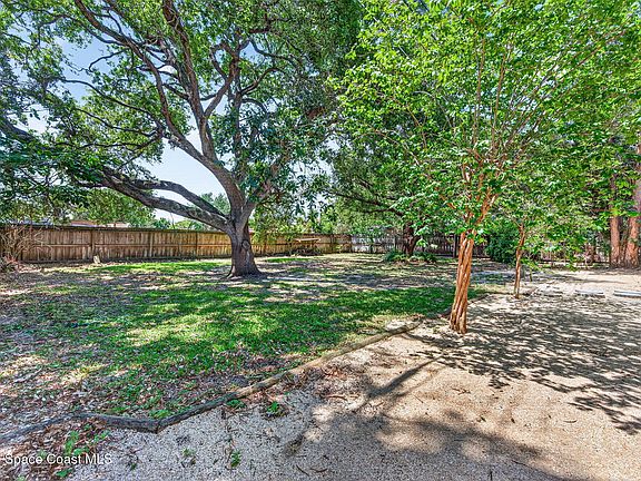 3rd image of 1471 Caribbean Dr