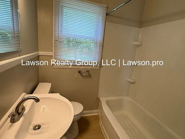 1741 Pexton Ave — Photo 9