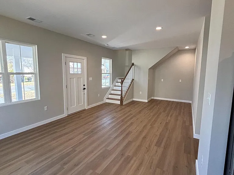 129 Evans St — Photo 14