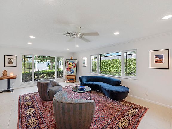 4th image of 276 N Country Club Dr