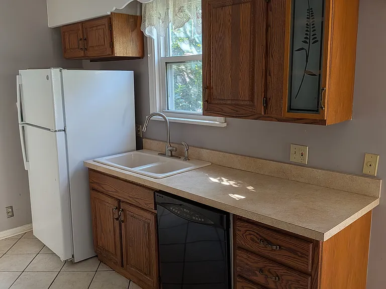 1036 Kelton Ave — Photo 14
