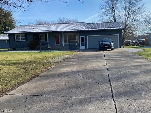 6515 Woodview Cir, Leavittsburg, OH 44430