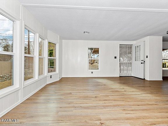 3rd image of 2089 E Wren Dr