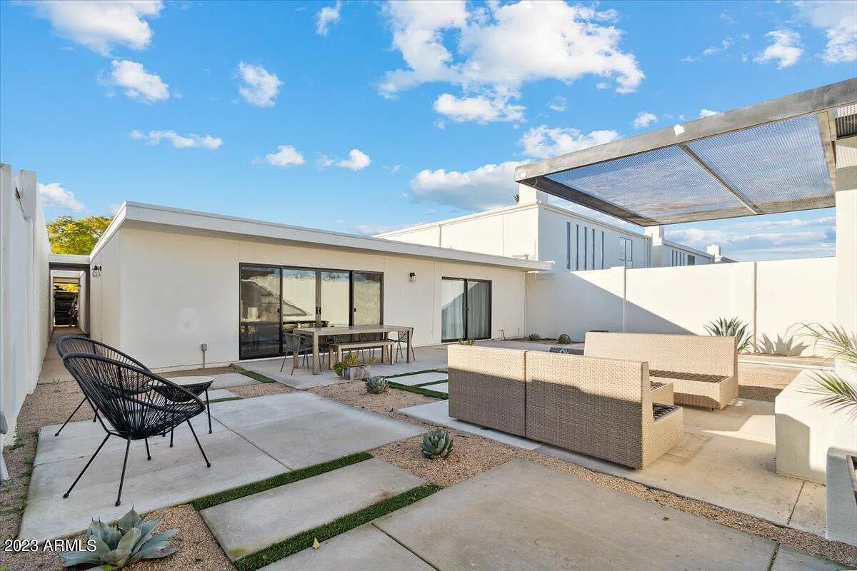 2 bed, 2.0 bath, 2032 sqft, $6,000 — Photo 1