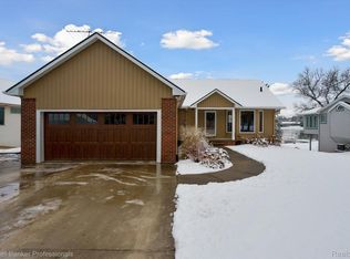 3027 Lake Hill Dr, Metamora, MI 48455