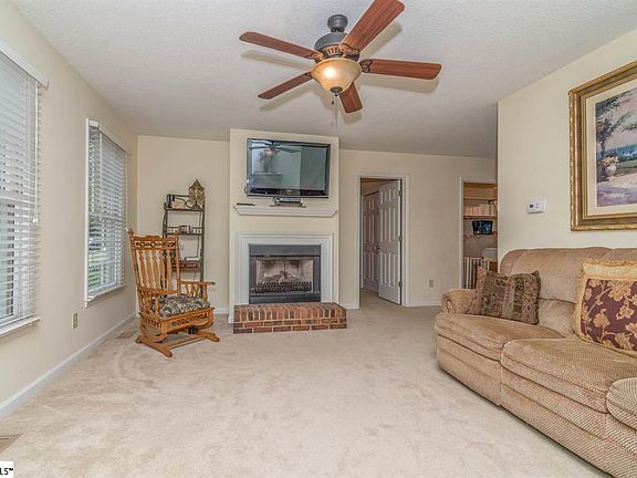 4th image of 107 Ashton Ct