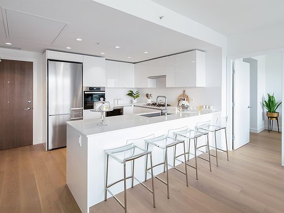 5th image of 5788 Gilbert Rd #605