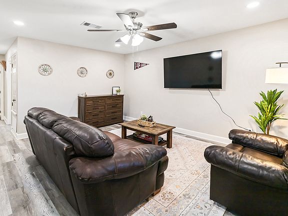 3rd image of 1005 Summer Court Cir #D