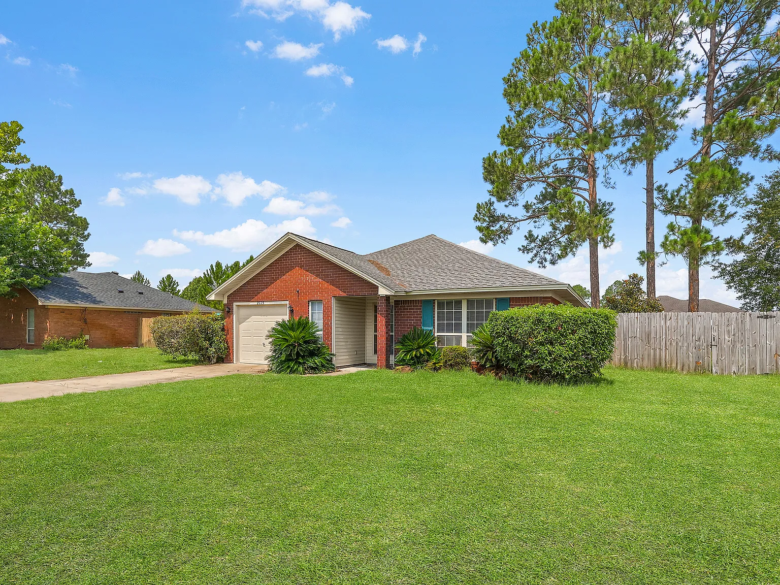3 bed, 1354 sqft, $1,900 — Photo 3