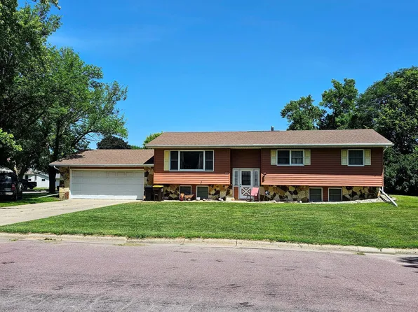 402 E 2nd St N, Truman, MN 56088