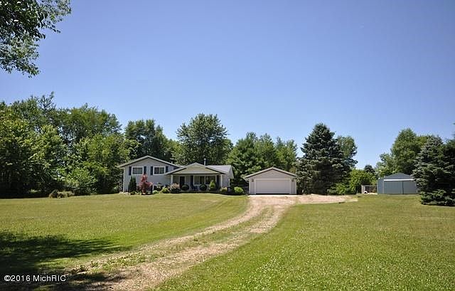 front elevation with yard
