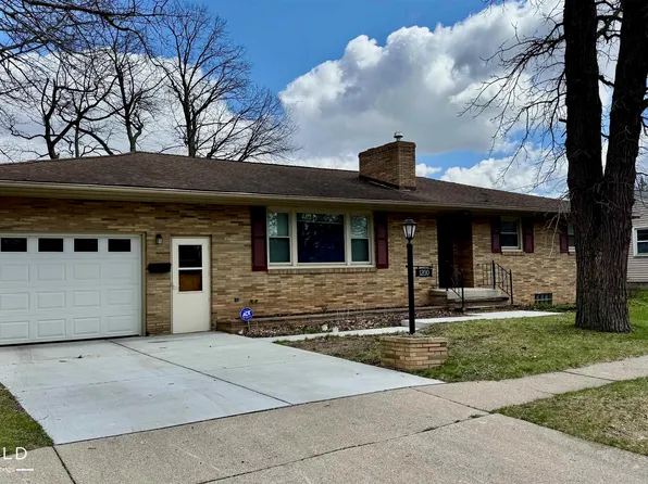 1200 N Dewey St, Owosso, MI 48867