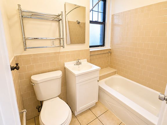 4th image of 33 Peterborough St #11