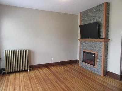 4th image of 554 Hudson Ave #2