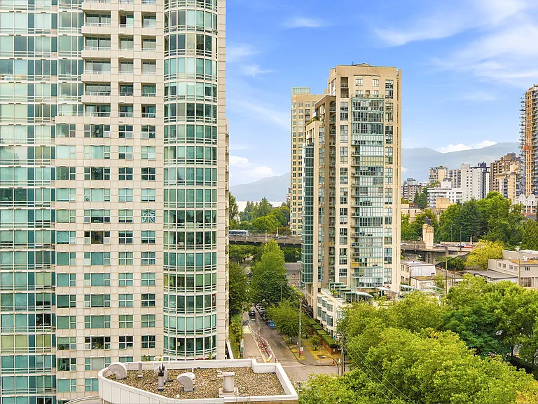 1500 Howe St #1502 — Photo 19