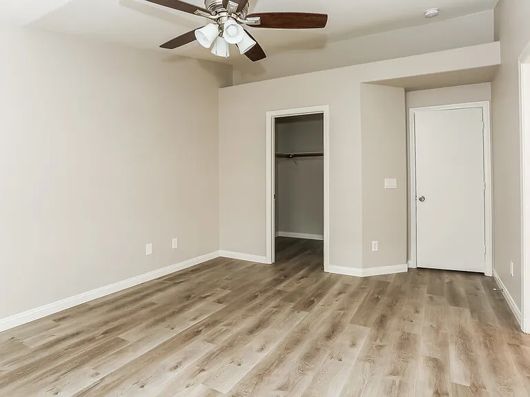 504 Stonehurst Dr — Photo 8