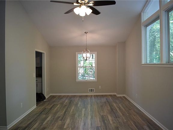 4th image of 1166 Lakeshore Dr