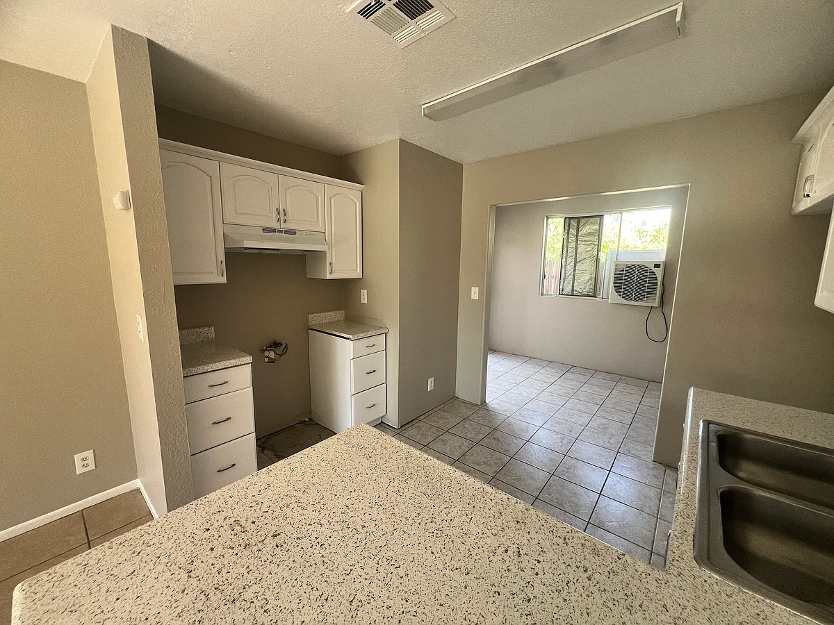 Building Photo - 13710 Cactus Dr #B