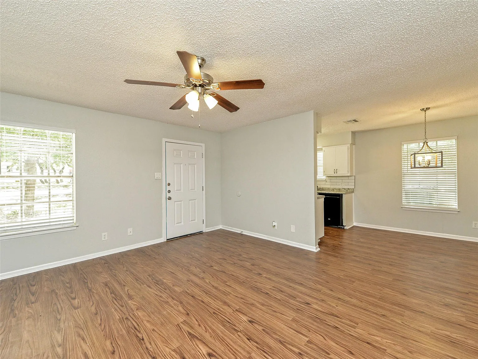 2 bed, 1.0 bath, 900 sqft, $1,395 — Photo 4