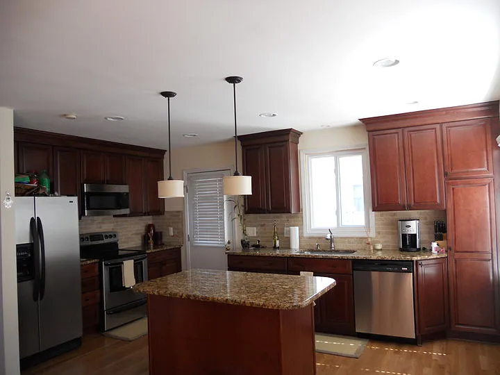 1043 Olson Ave — Photo 3