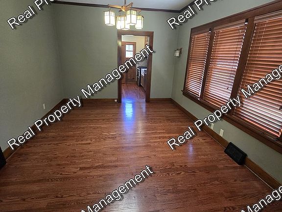 3rd image of 822 Jefferson St